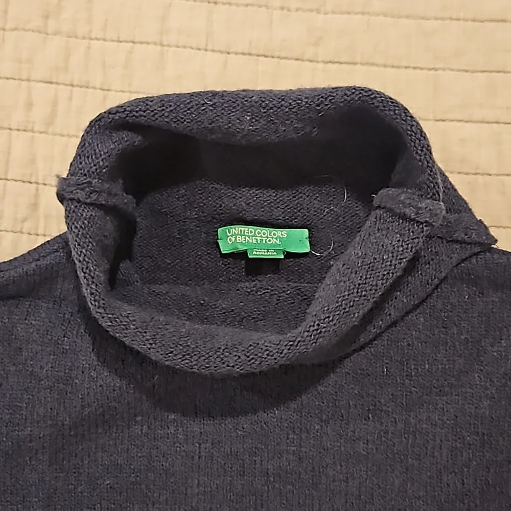 Sweater - Picture 3 of 4